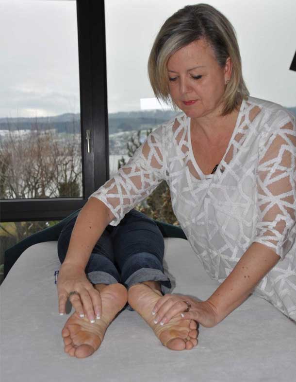 Pascale Pilloud vom Frauenhotel Revital ist eine der vielen Therapeutinnen, die bei Siegmund Schreiber die Ausbildung «Einweihung in die Aufrichtung» absolviert.